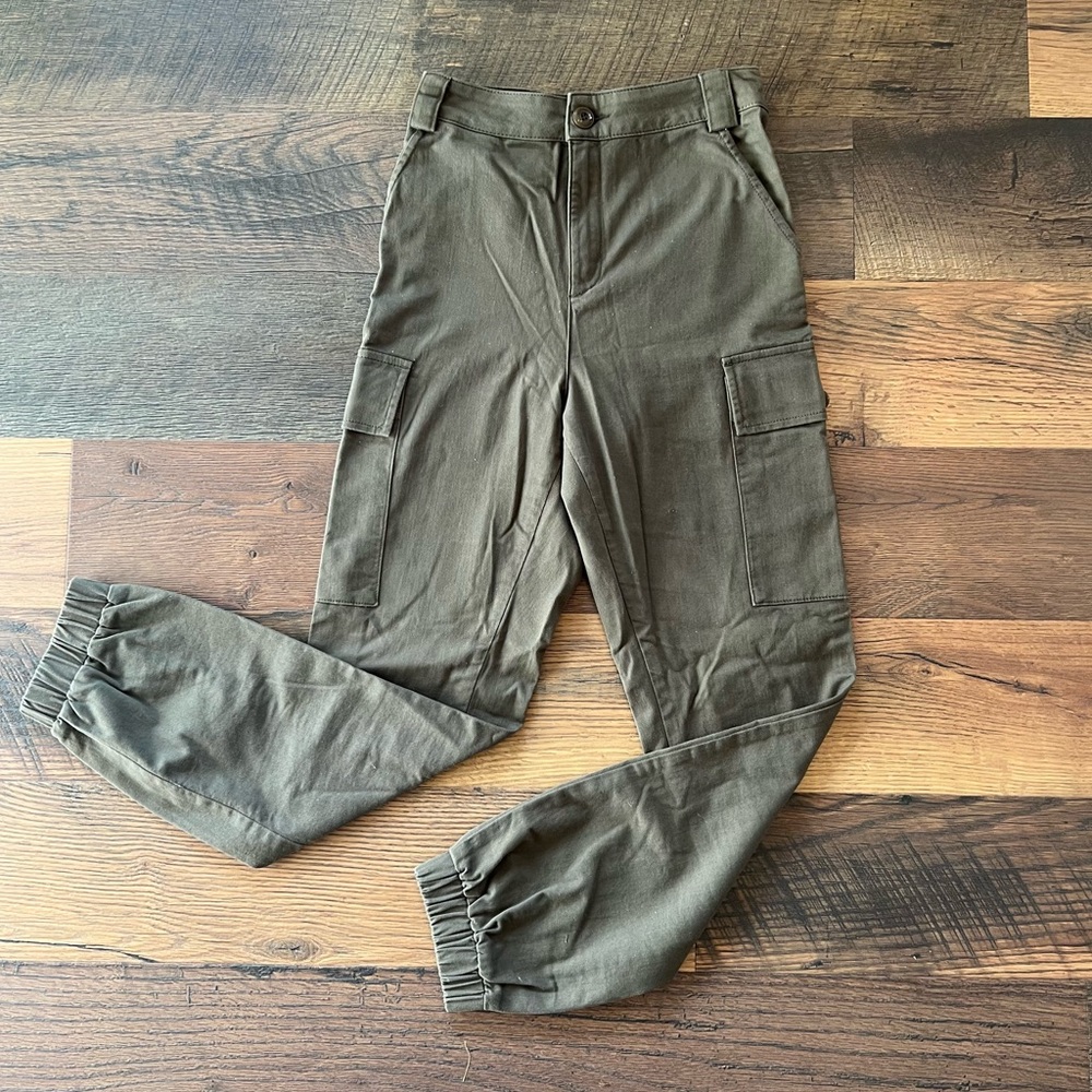 Army green joggers with pockets high waisted